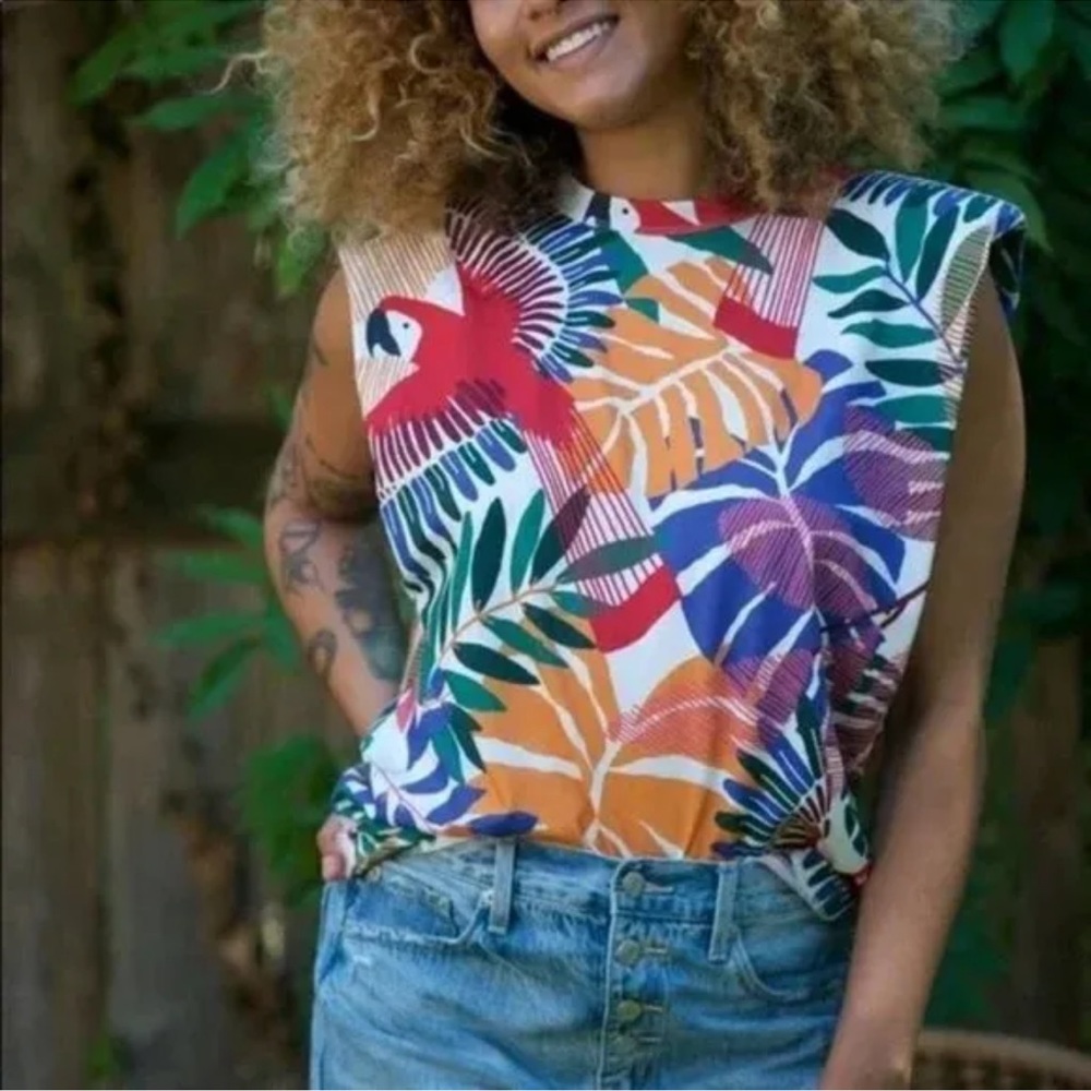 Farm Rio Off White Colorful Macaw Print Tee Size Small